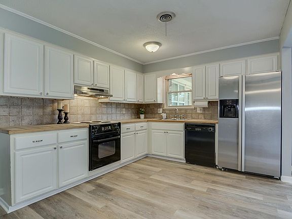 4th image of 3591 Marlboro St