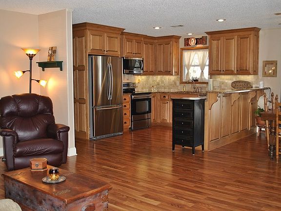 3rd image of 203 Northshore Dr
