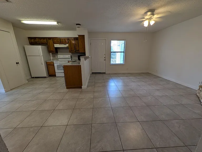 5608 Clubhouse Dr #B — Photo 4