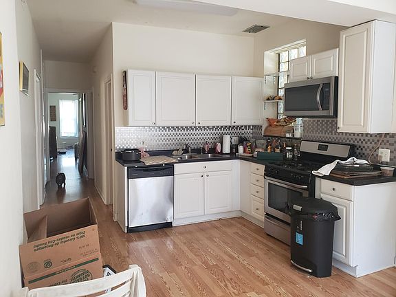 2nd image of 3040 1/2 N Ashland Ave #2