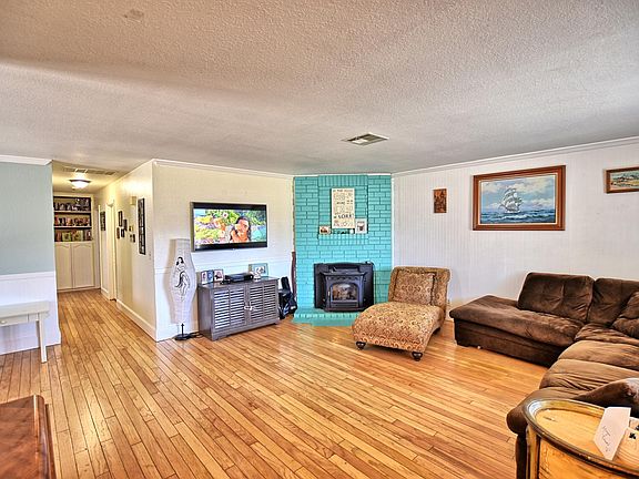3rd image of 42644 Cabin Dr