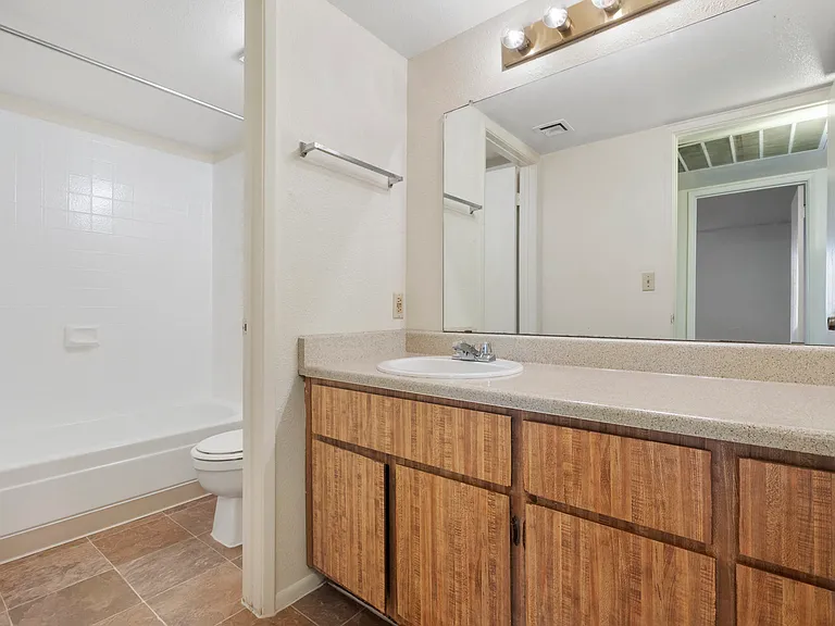 Townhomes on the Park Apartment Homes — Photo 28