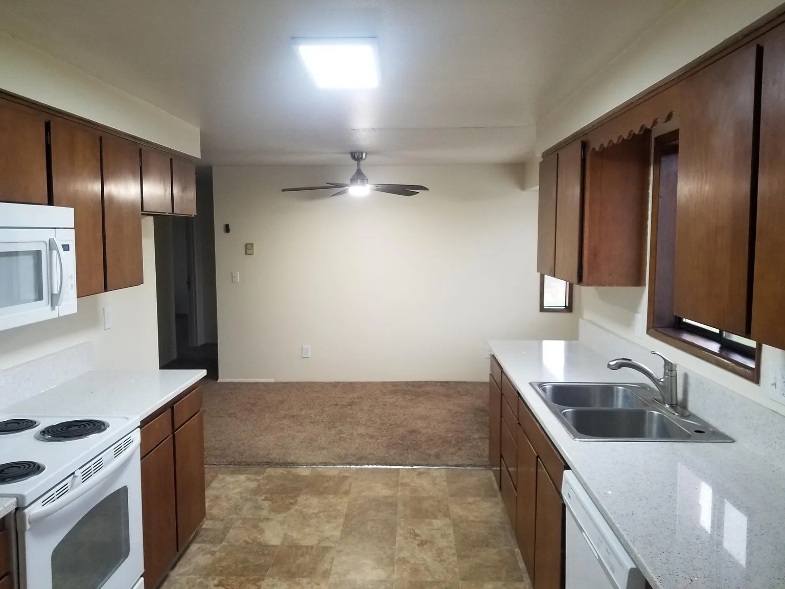 4 bed, 3000 sqft, $3,400 — Photo 3