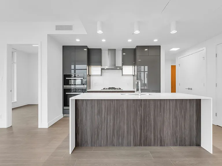 6511 Sussex Ave #19XX — Photo 1
