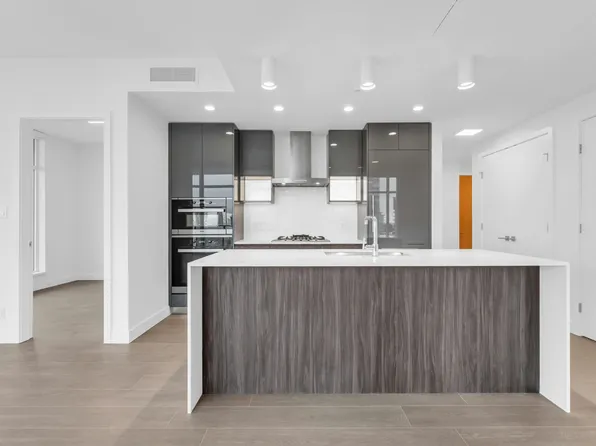 6511 Sussex Ave #19XX, Burnaby, BC V5H 0K5