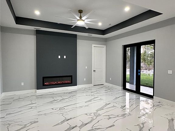 3rd image of 1063 Plantation Rd