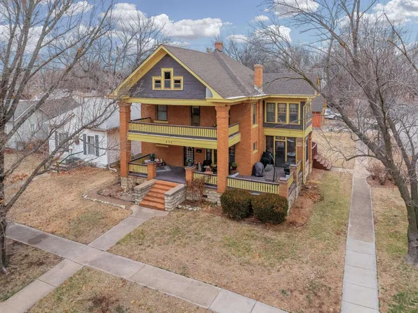 420 E 12th Ave, Winfield, KS 67156