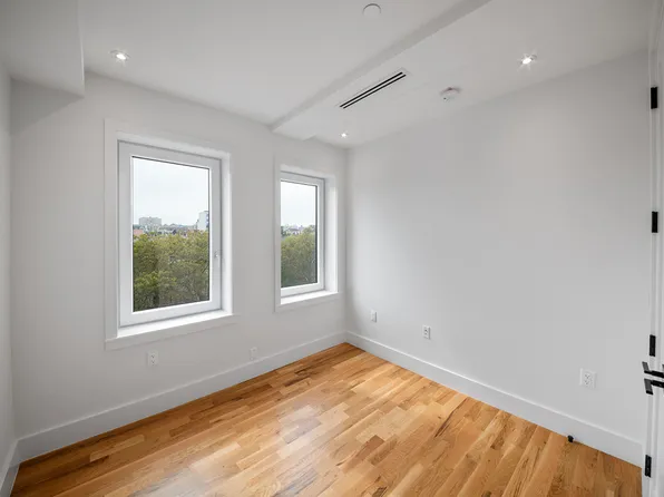 1079 Fulton Street image 3 of 8