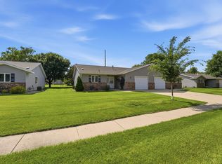 2706 9th St SW, Willmar, MN 56201