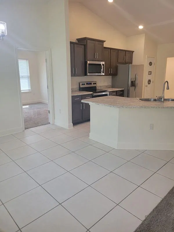 4 bed, 2.0 bath, 1745 sqft, $1,850 — Photo 2