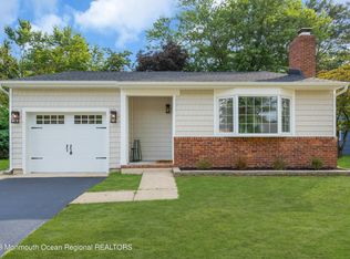 5 Northumberland Dr, Toms River, NJ 08757