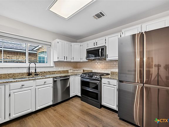 4th image of 1118 Oaklands Dr