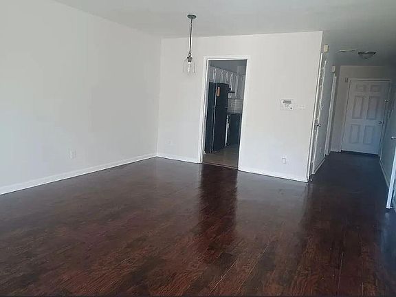 3rd image of 595 Wedgewood Dr