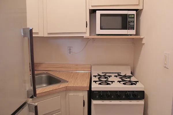 Rented by Eljay Realty, Co. | media 16