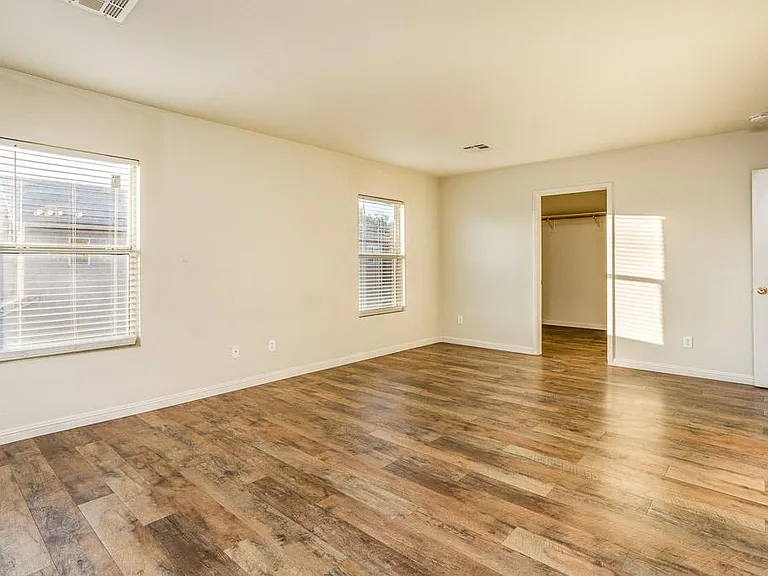 2609 Los Palos St — Photo 23