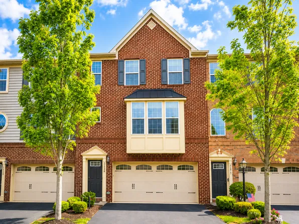 1502 Pointe View Dr, Mars, PA 16046