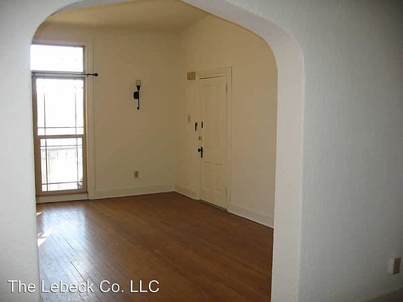 2nd image of 913 Copper Ave NW APT 2