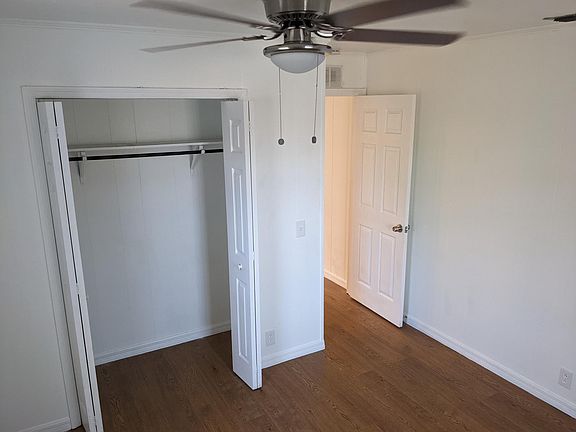 4th image of 1531 SE Airoso Blvd