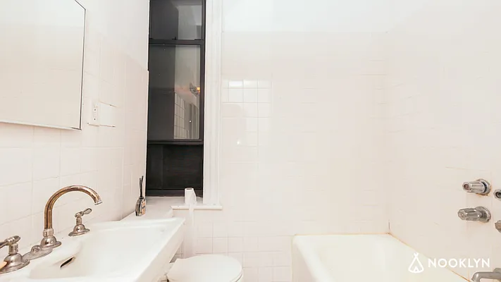 Rented by Nooklyn NYC LLC | media 7