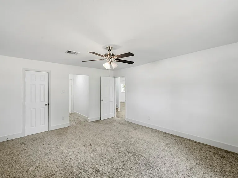 1501 Maiden Ln — Photo 15