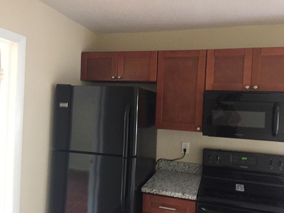 5th image of 1006 E Holland Ave