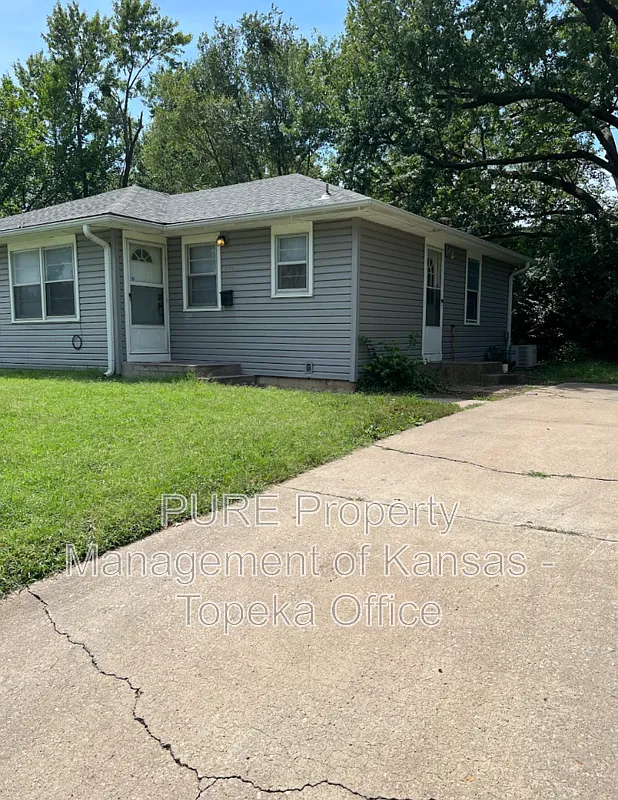 2 bed, 1.0 bath, 769 sqft, $1,075 — Photo 2