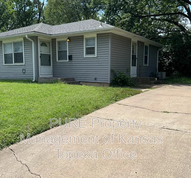 641 SW Oakley Ave — Photo 2