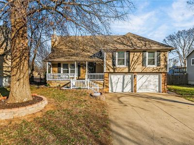 221 SE Bristol Dr, Lees Summit, MO, 64063