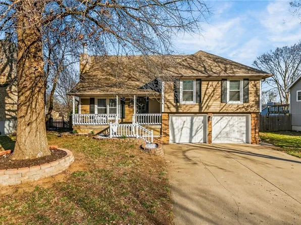 221 SE Bristol Dr, Lees Summit, MO 64063