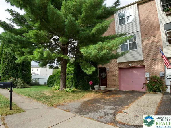 11 Corriere Rd, Easton, PA 18045