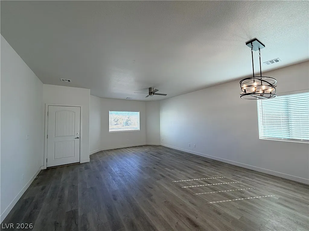 3 bed, 2.0 bath, 2088 sqft, $1,900 — Photo 4