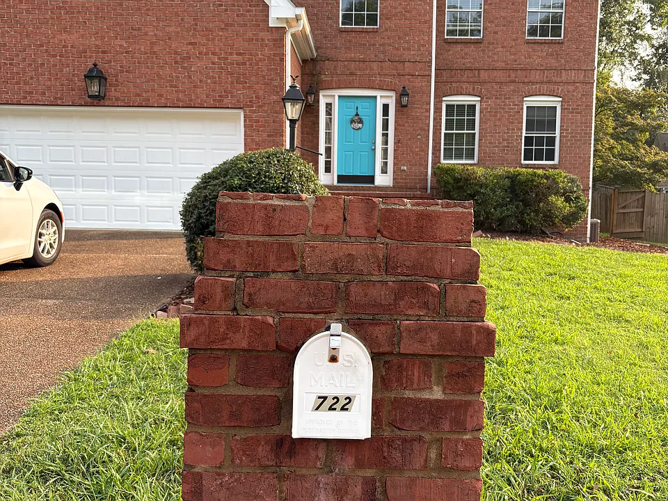 722 Creek Dr