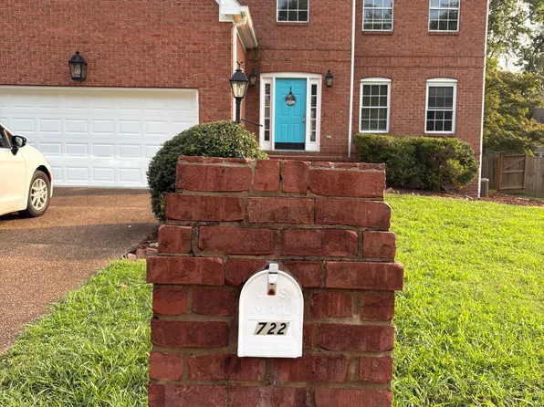 722 Creek Dr, Chattanooga, TN 37415