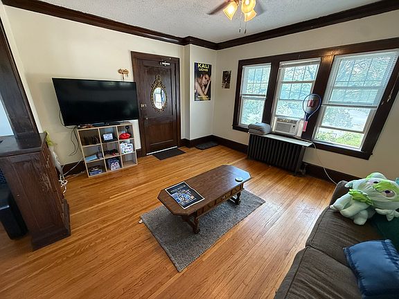 2nd image of 1577 Ashland Ave #3