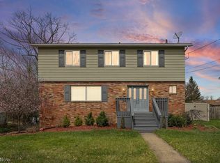 1181 Winhurst Dr, Akron, OH
