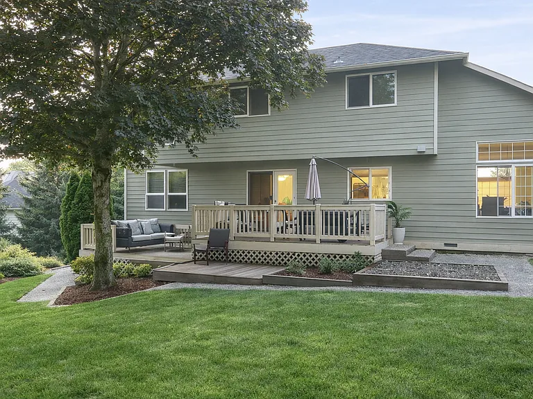 1010 S 38th Pl — Photo 10