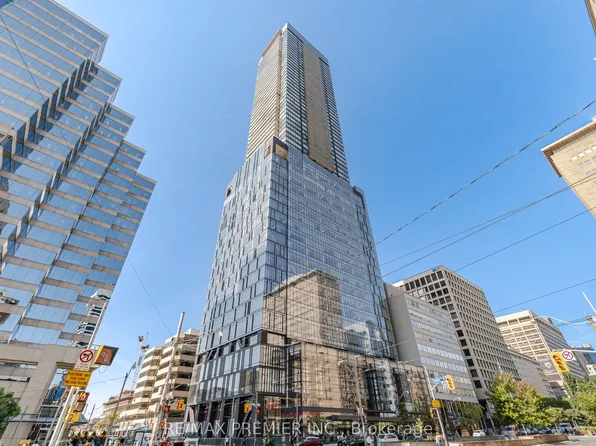 488 University Ave, Toronto, ON
