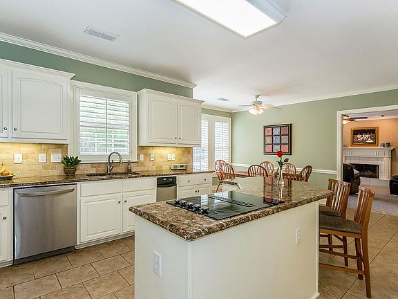 2nd image of 9926 Dogwood Ct