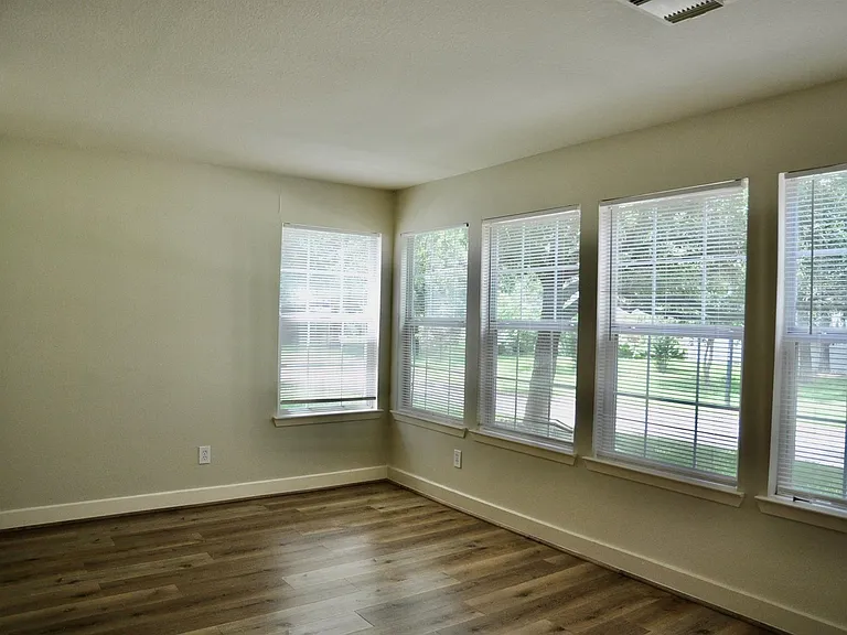 20734 Settlers Lake Cir N — Photo 12