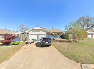 111 Cherrywood Dr, Midwest City, OK 73110