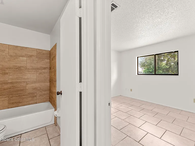 920 San Filippo Dr SE — Photo 8