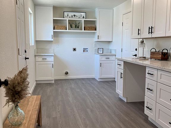 3rd image of 3847 W Vogel Ave