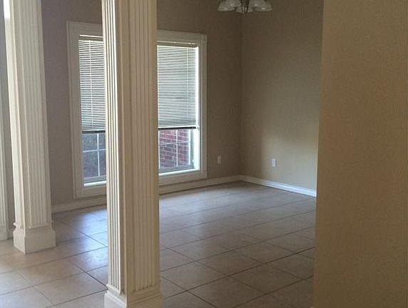 5th image of 302 Bernburg Ln