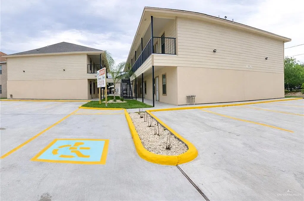 2 bed, 2.0 bath, 980 sqft, $800 — Photo 2