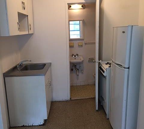 4th image of 141 E 13th St APT 4C