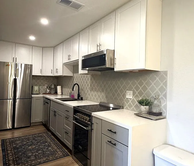 2801 N Los Felices Cir E — Photo 11