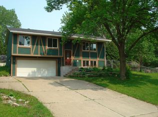 2693 Granite Ave N, Oakdale, MN 55128