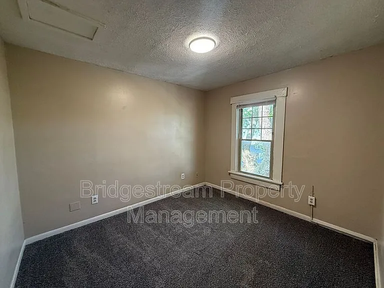 200 Hart St — Photo 10