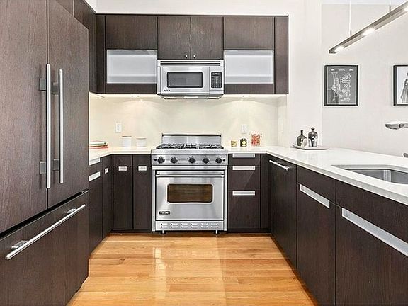 3rd image of 454 W 54th St APT 4G