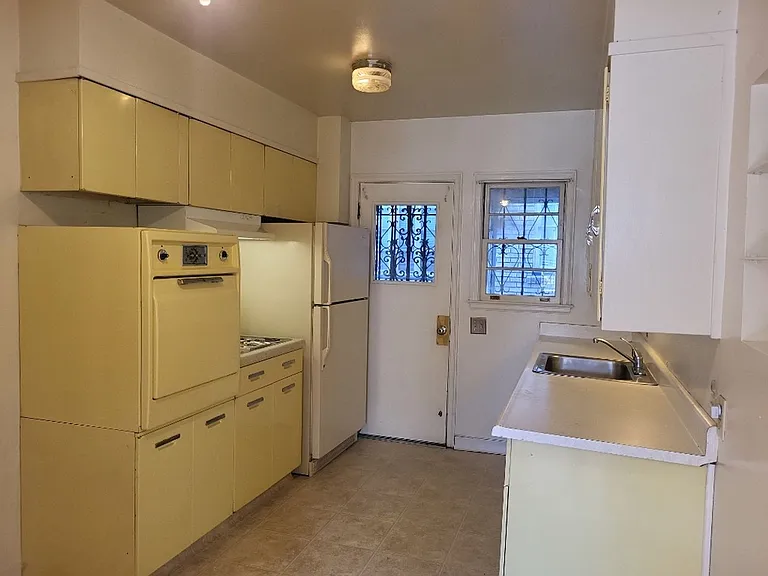 700-722 Gordon Avenue — Photo 11